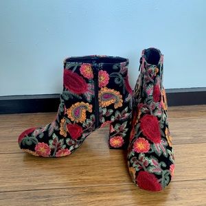 Rosebud Embroidered Booties🌹